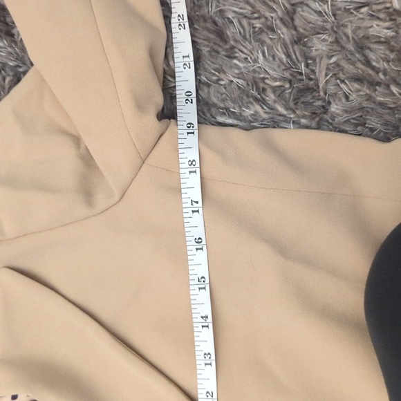 Dennis Basso luxe crepe belted blazer with button sleeve detail - Picture 8 of 10